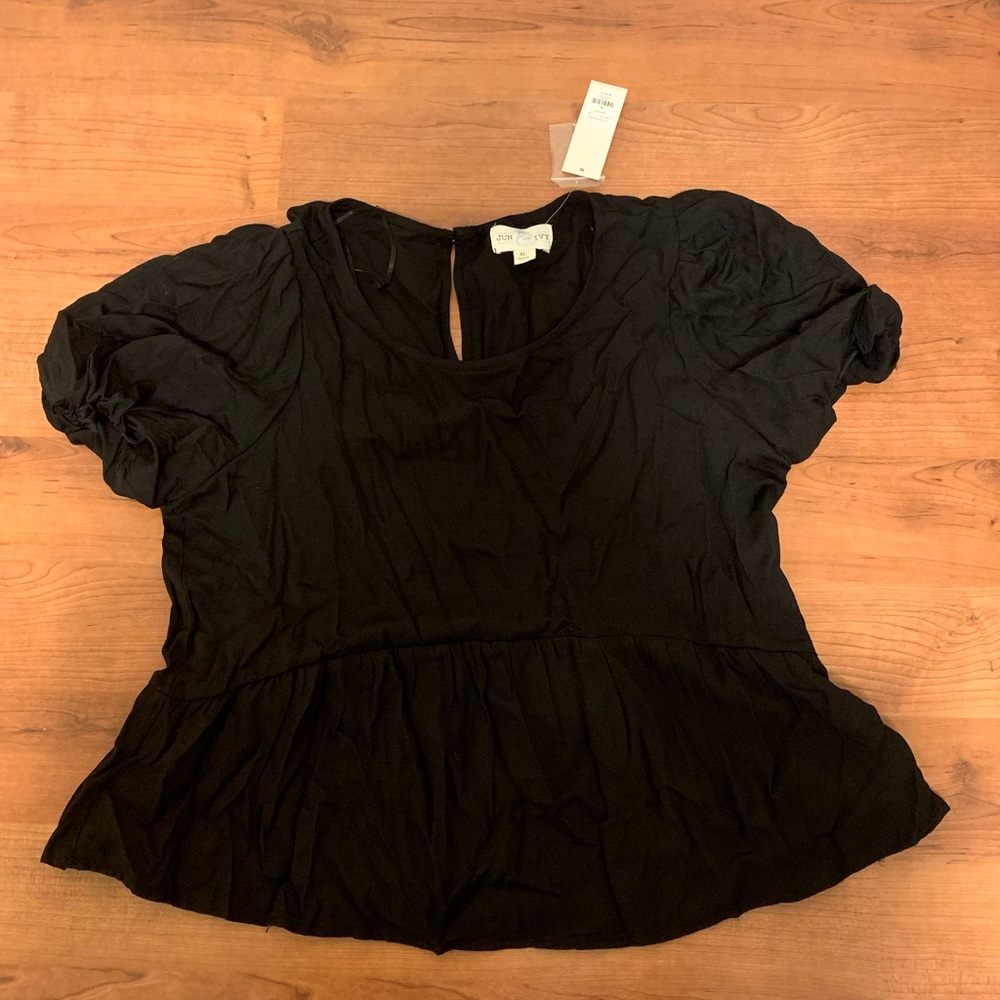 Black puff sleeve top